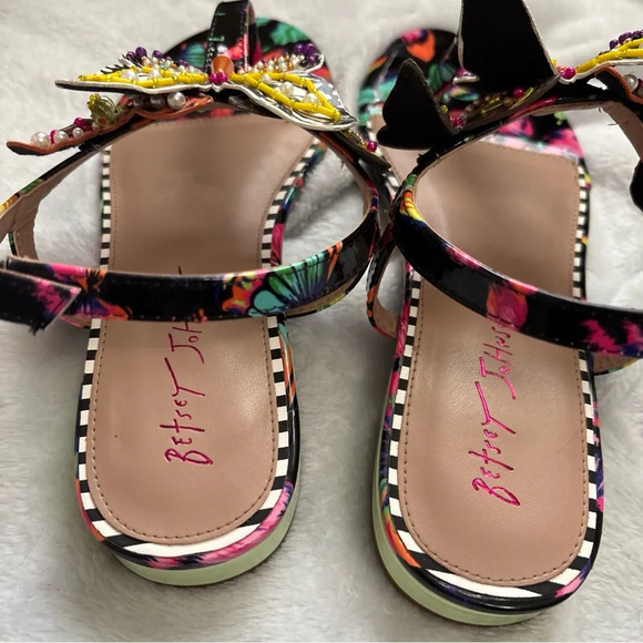 New without box Betsy Johnson butterfly sandals size 8.5 - Picture 4 of 8